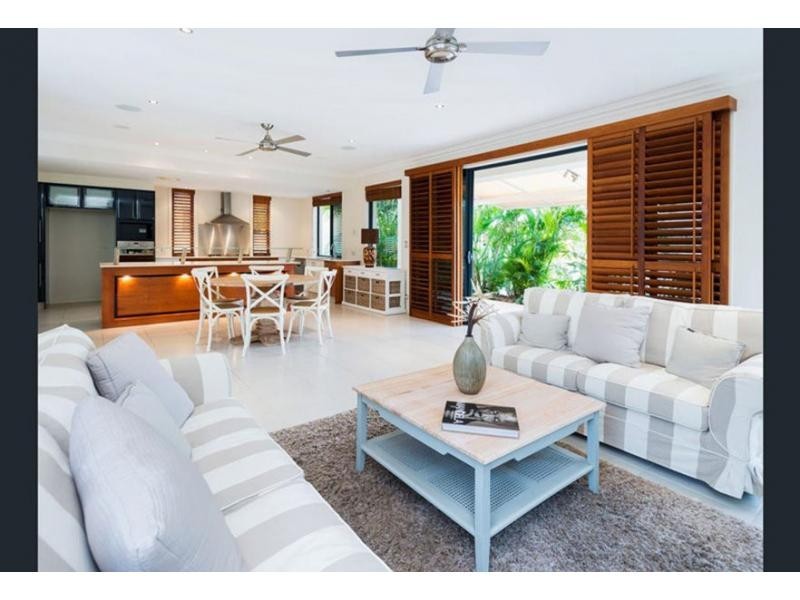 15 King Charles Drive, Sovereign Islands QLD 4216