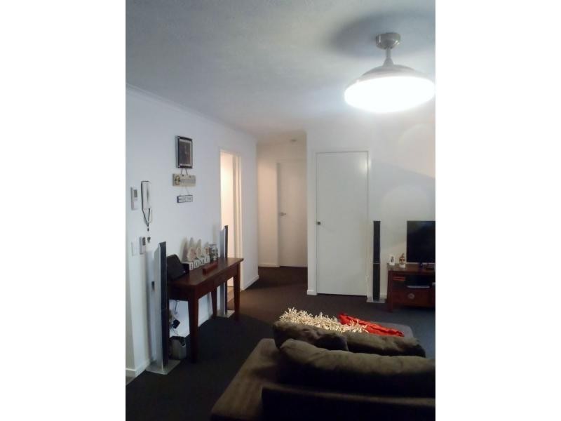 2/8 Baker Avenue, Labrador QLD 4215