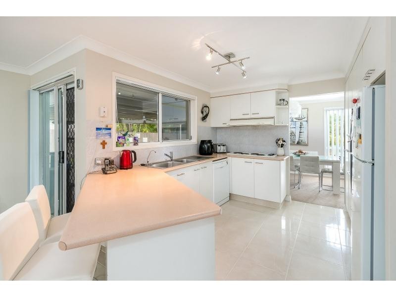 8 Fadden Close, Arundel QLD 4214