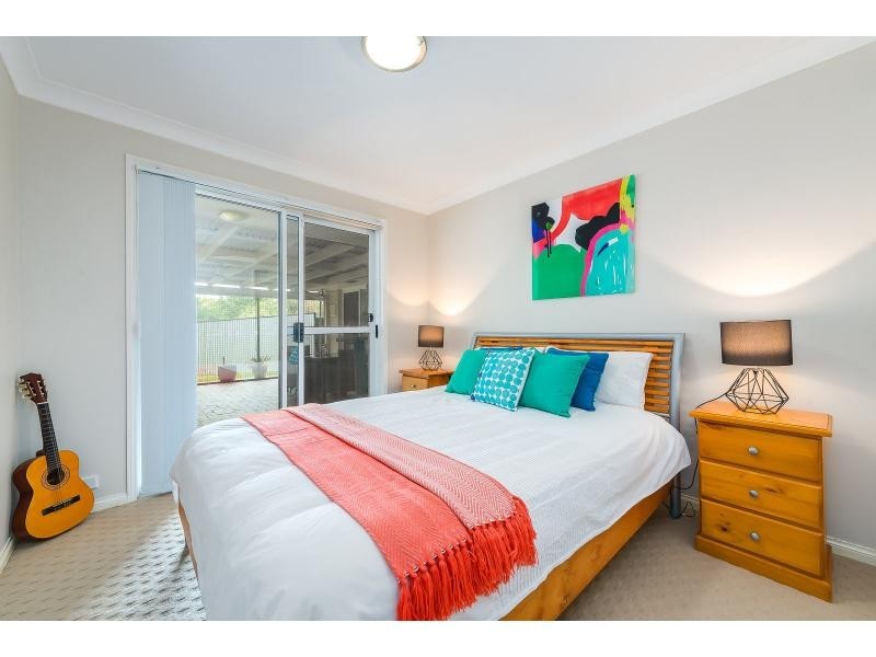 8 Fadden Close, Arundel QLD 4214