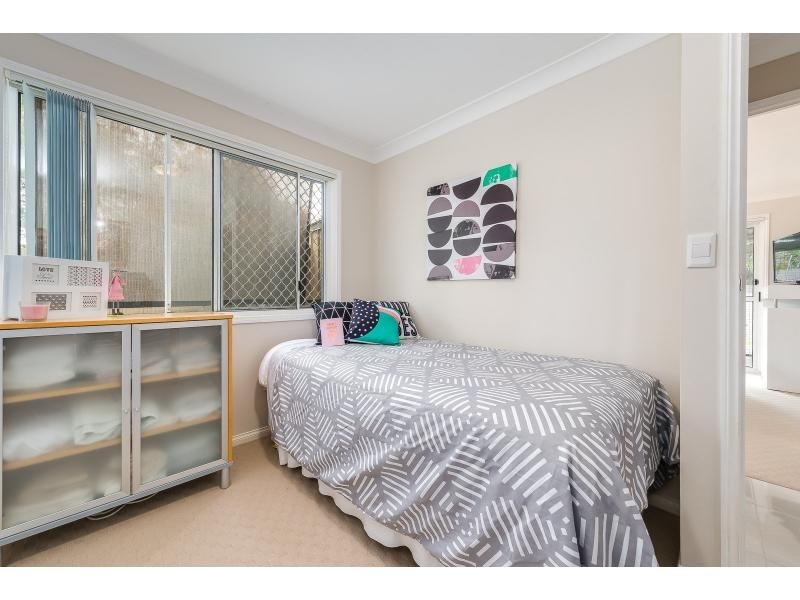 8 Fadden Close, Arundel QLD 4214