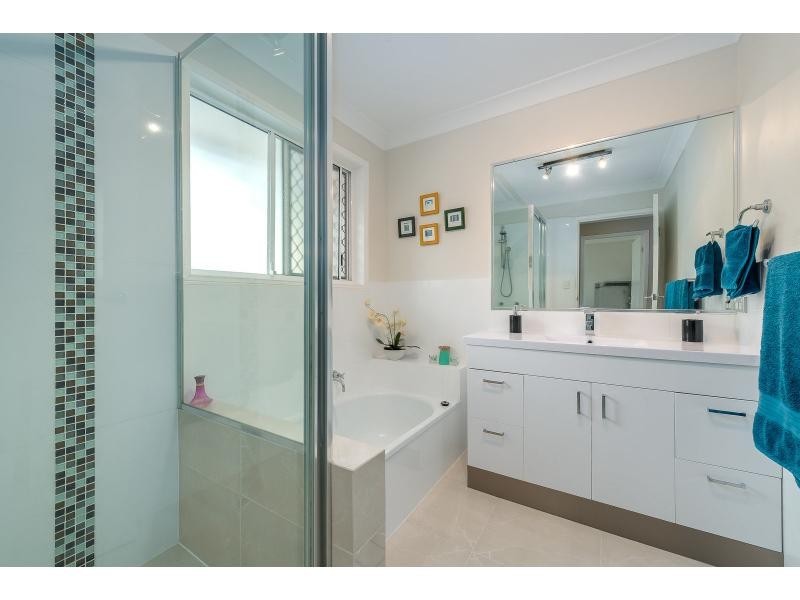 8 Fadden Close, Arundel QLD 4214