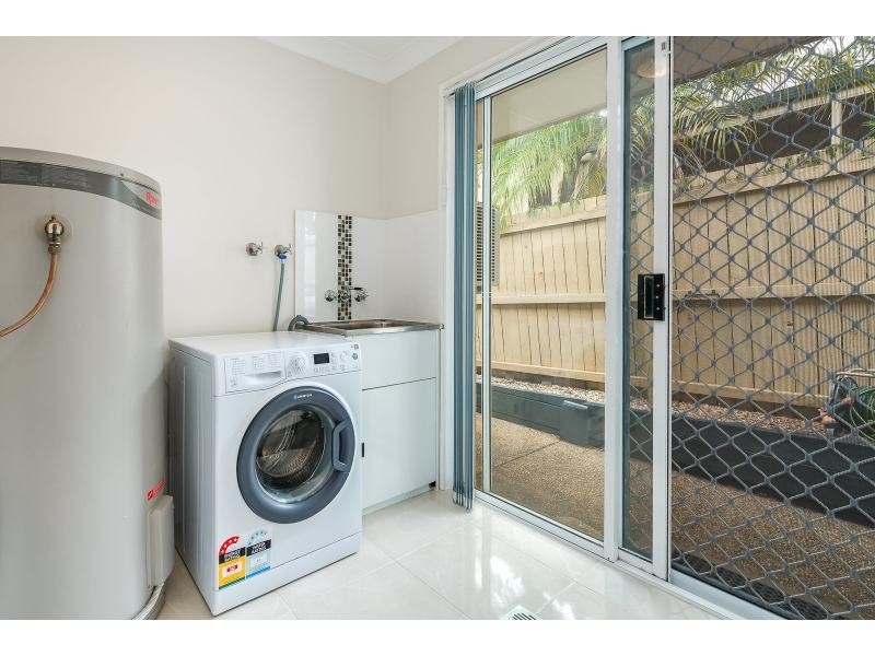 8 Fadden Close, Arundel QLD 4214