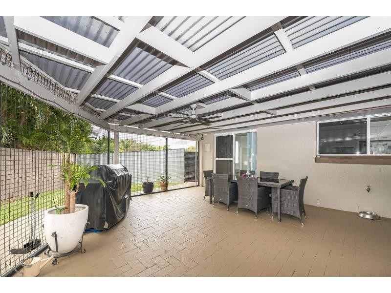 8 Fadden Close, Arundel QLD 4214