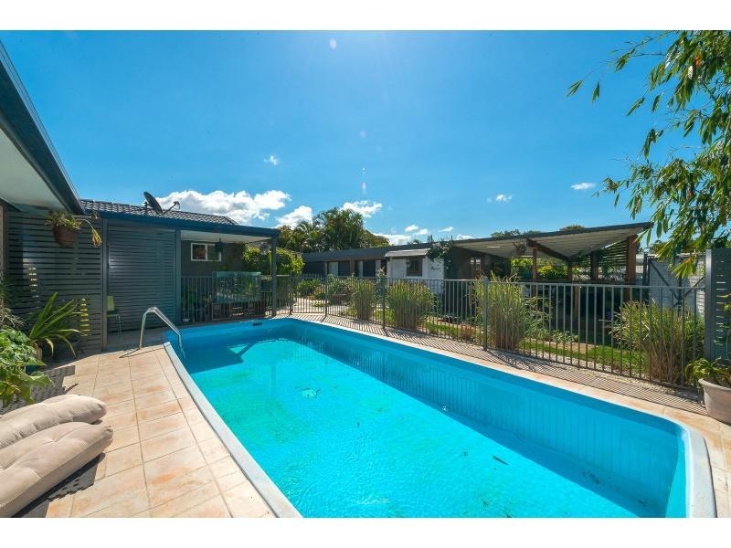 15 Sunbird Avenue, Paradise Point QLD 4216