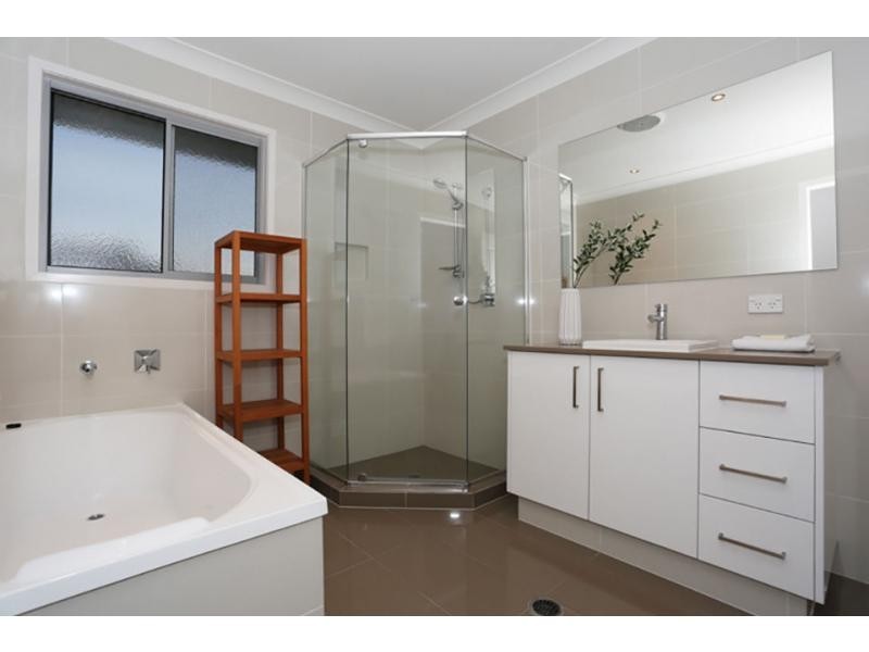 28 Huntington Drive, Maudsland QLD 4210