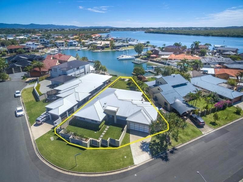 10 Namatjira Street, Paradise Point QLD 4216