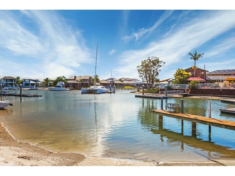 10 Namatjira Street, Paradise Point QLD 4216
