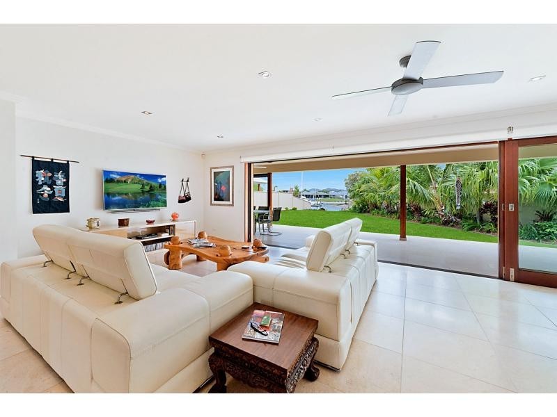 10 Namatjira Street, Paradise Point QLD 4216