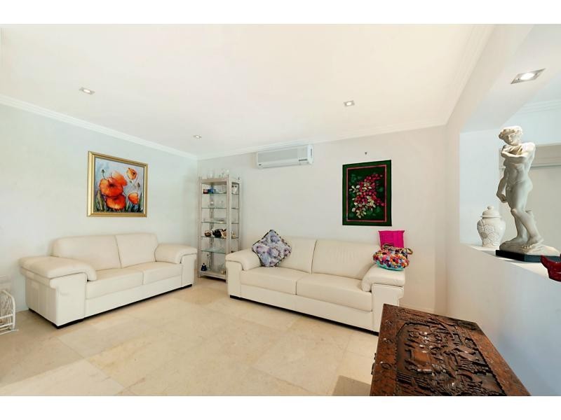10 Namatjira Street, Paradise Point QLD 4216