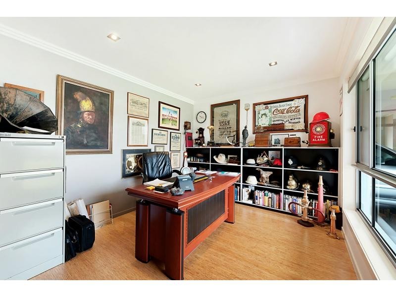 10 Namatjira Street, Paradise Point QLD 4216