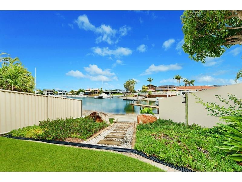 10 Namatjira Street, Paradise Point QLD 4216