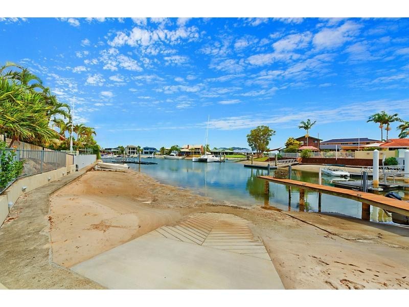 10 Namatjira Street, Paradise Point QLD 4216