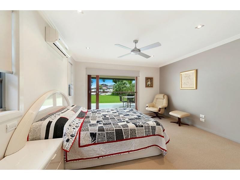 10 Namatjira Street, Paradise Point QLD 4216