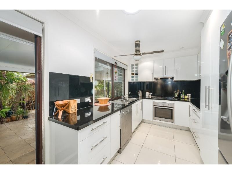 2/5 Callistemon Court, Arundel QLD 4214