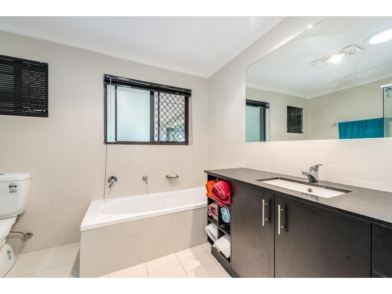 2/5 Callistemon Court, Arundel QLD 4214