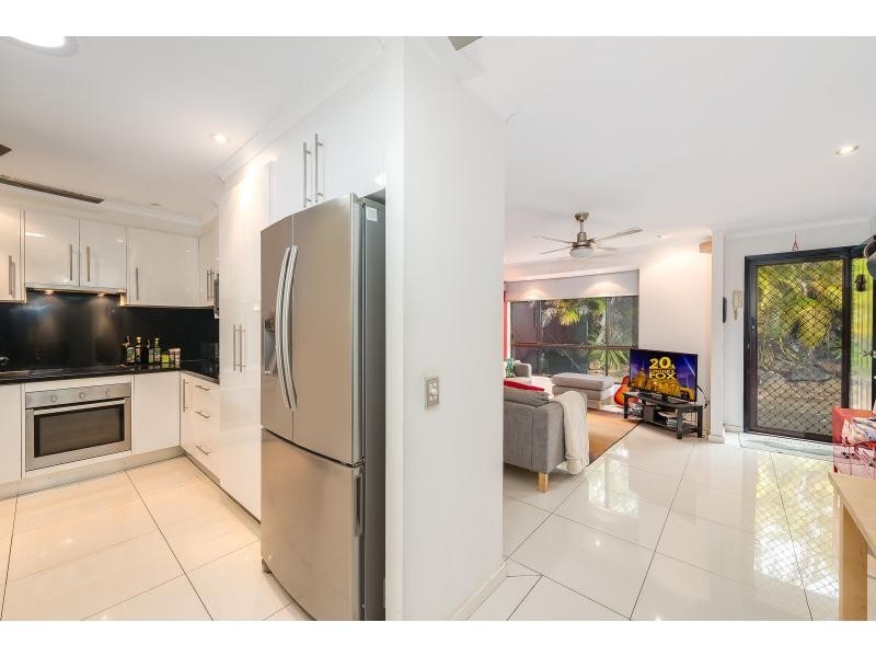 2/5 Callistemon Court, Arundel QLD 4214