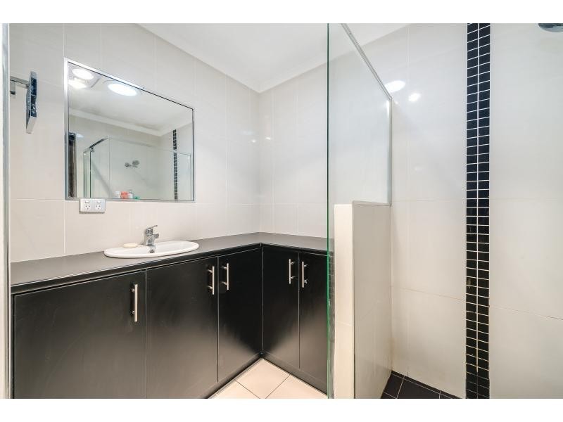 2/5 Callistemon Court, Arundel QLD 4214