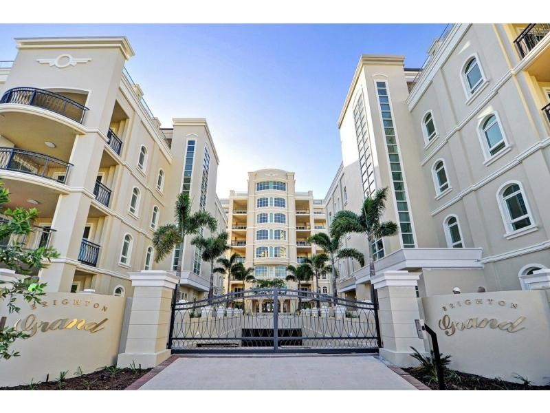 10/42 Brighton Parade, Southport QLD 4215