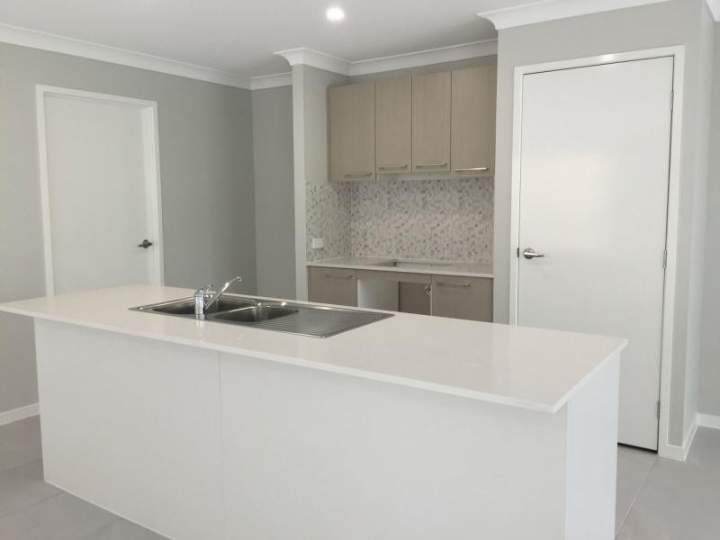 L2/40 Midway Terrace, Pacific Pines QLD 4211