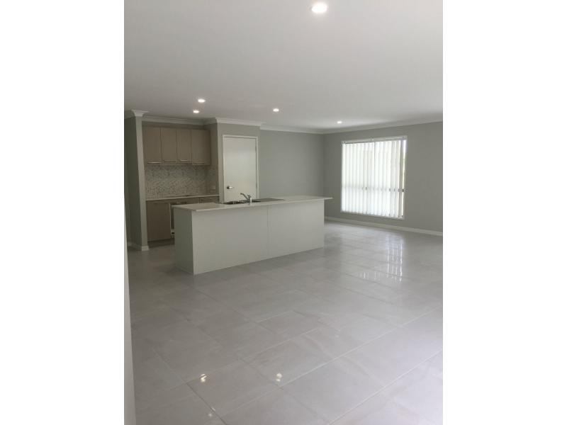 L2/40 Midway Terrace, Pacific Pines QLD 4211