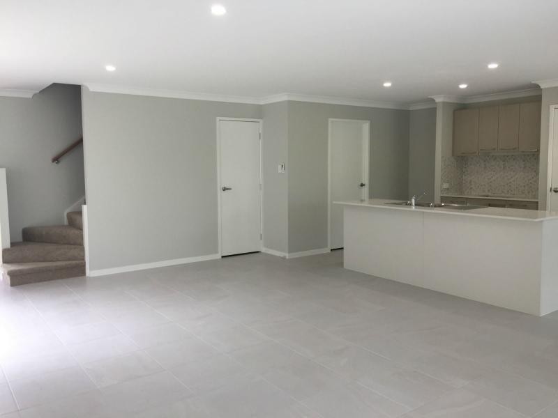 L2/40 Midway Terrace, Pacific Pines QLD 4211