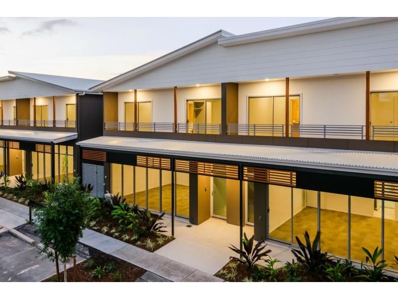 2/3 Michigan Drive, Oxenford QLD 4210