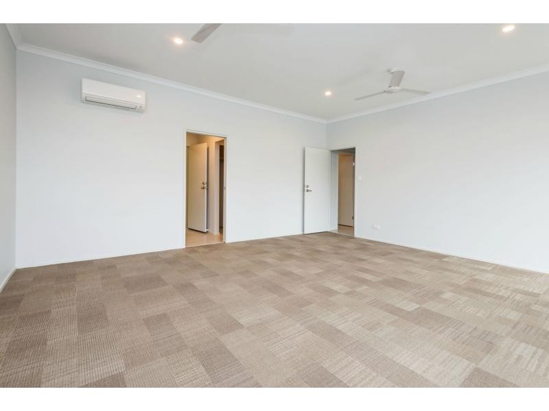 2/3 Michigan Drive, Oxenford QLD 4210