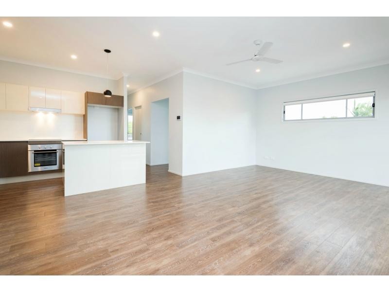 2/3 Michigan Drive, Oxenford QLD 4210