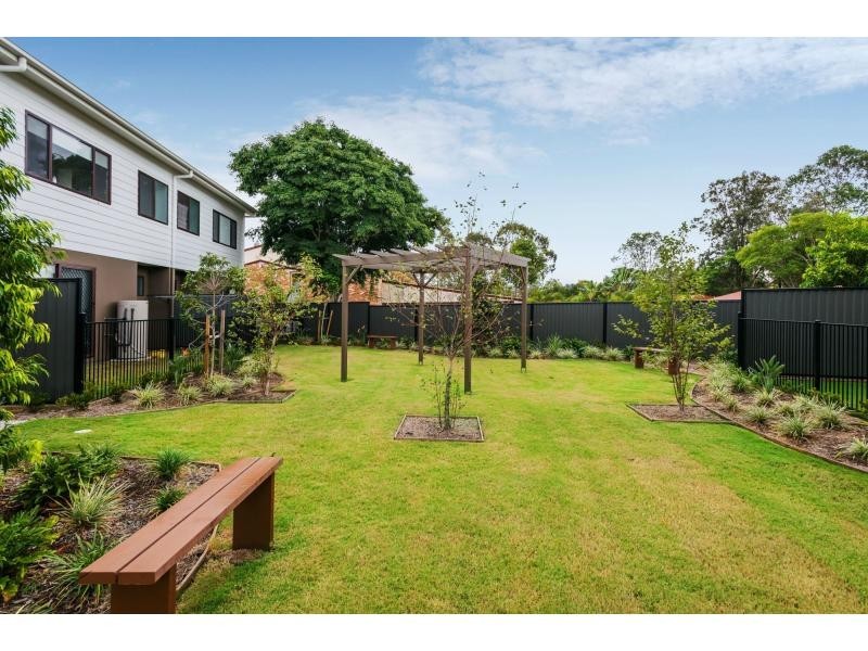 2/3 Michigan Drive, Oxenford QLD 4210