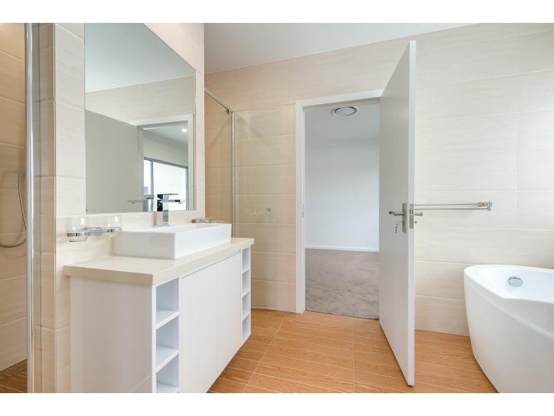 63 Southaven Drive, Helensvale QLD 4212