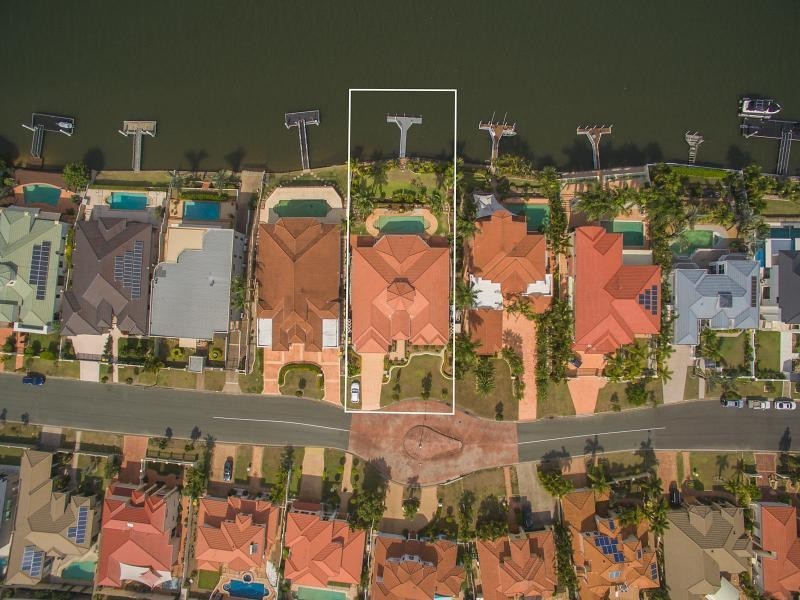 15 Sir Bruce Small Boulevard, Benowa Waters QLD 4217