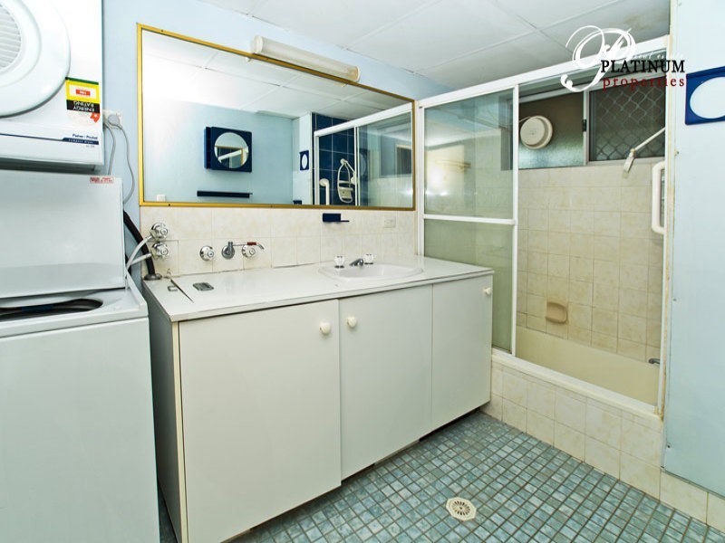 Unit 1/554 Marine Parade, Biggera Waters QLD 4216