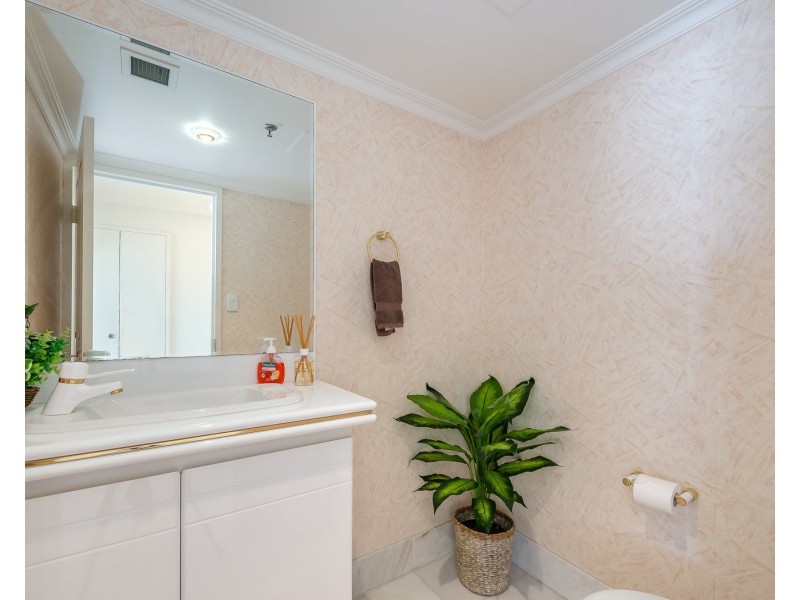 5 Bayview Street, Runaway Bay QLD 4216