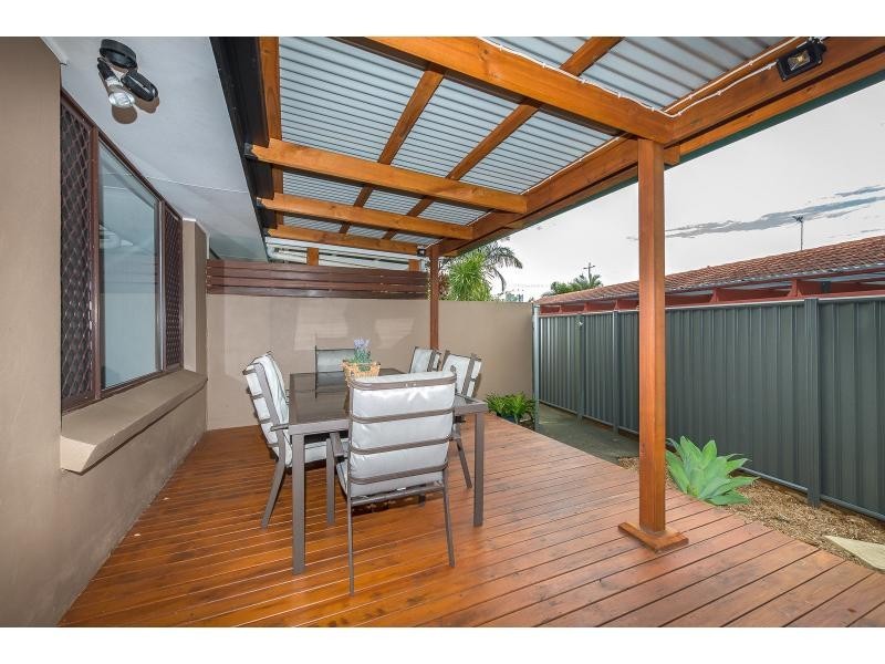 2/58 Blake Street, Southport QLD 4215