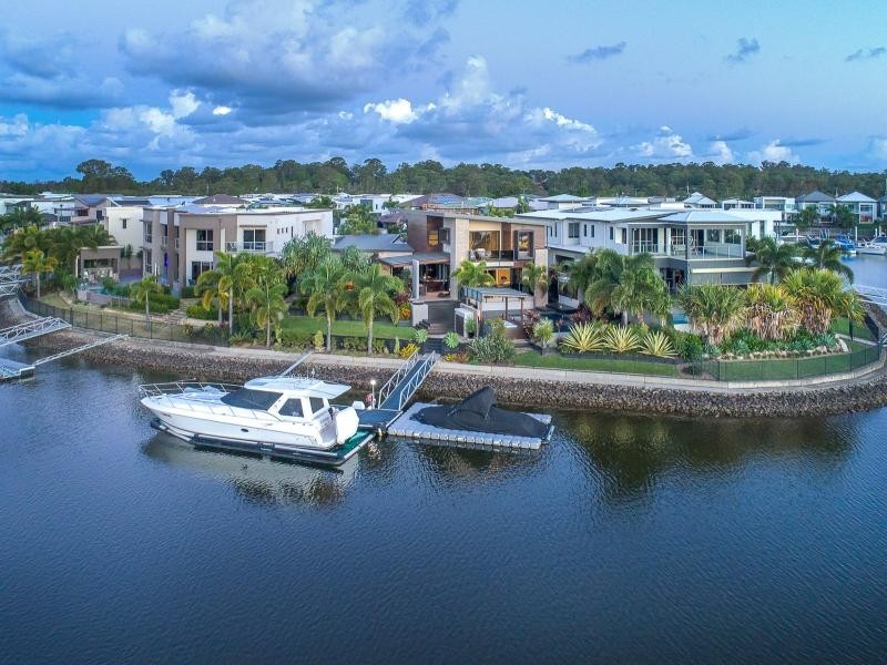 37 Quayside Drive, Helensvale QLD 4212