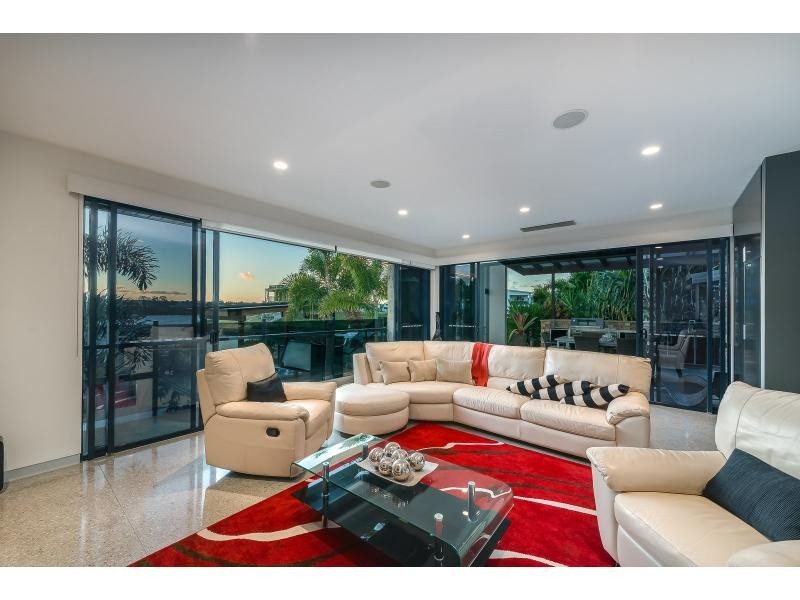 37 Quayside Drive, Helensvale QLD 4212