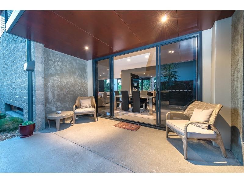 37 Quayside Drive, Helensvale QLD 4212