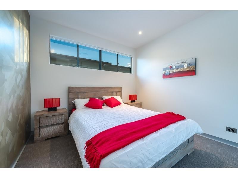 37 Quayside Drive, Helensvale QLD 4212