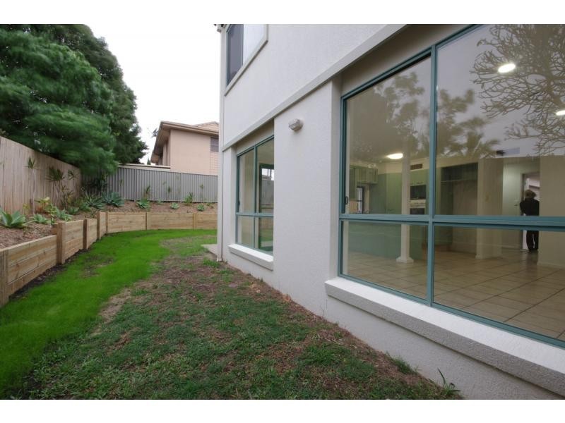 3/105 Pohlman Street, Southport QLD 4215