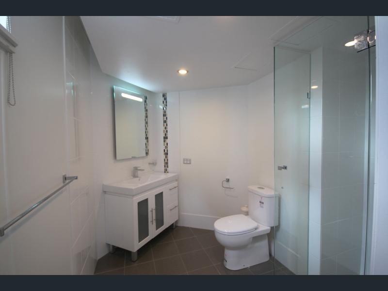 2c/114 Marine Parade, Southport QLD 4215