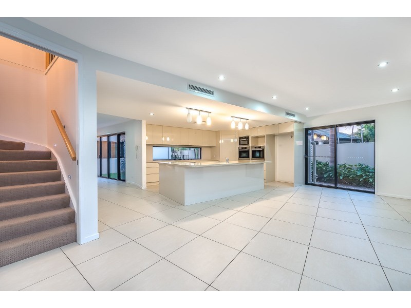 2136 Beaufort Way, Hope Island QLD 4212