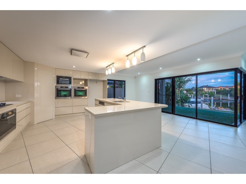 2136 Beaufort Way, Hope Island QLD 4212