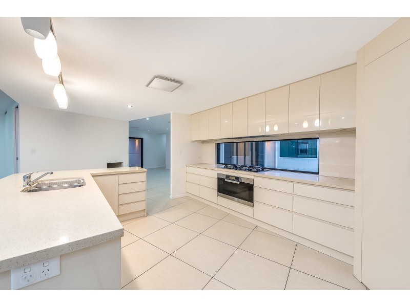 2136 Beaufort Way, Hope Island QLD 4212