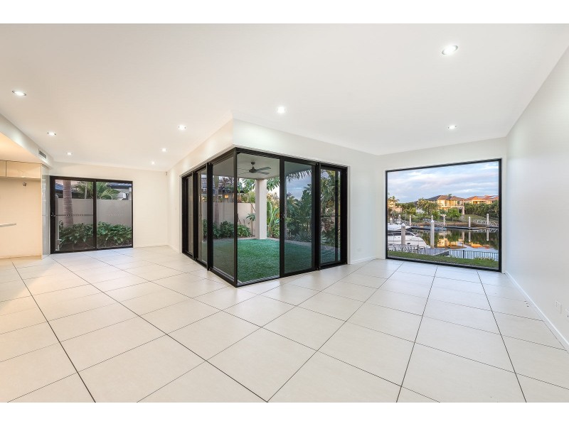 2136 Beaufort Way, Hope Island QLD 4212