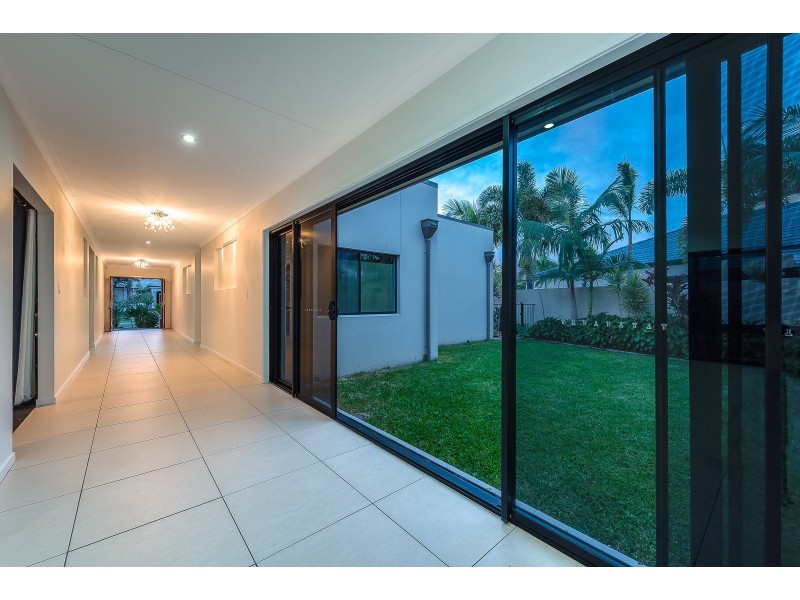 2136 Beaufort Way, Hope Island QLD 4212