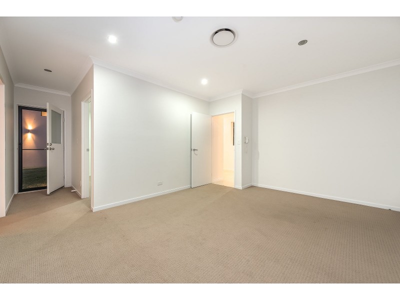 2136 Beaufort Way, Hope Island QLD 4212
