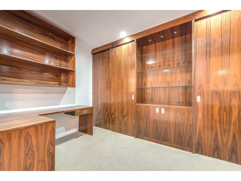 2136 Beaufort Way, Hope Island QLD 4212