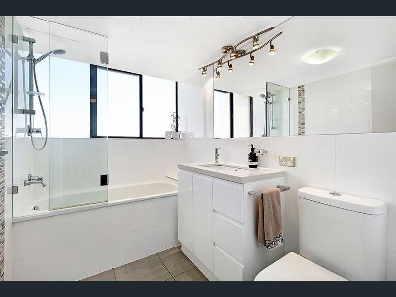 64/9 Bayview Street, Runaway Bay QLD 4216