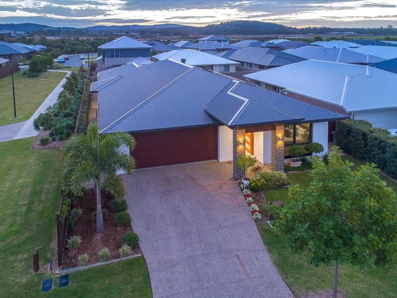 19 Kalgoorlie Street, Pimpama QLD 4209